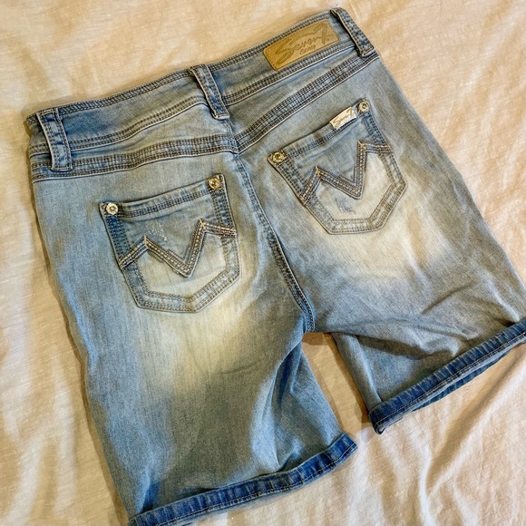 7 For All Mankind Distressed Denim Bermuda Jean Shorts Women’s Size 27 - Picture 5 of 7
